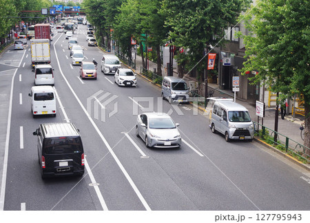 街道 青梅街道 荻窪駅前 ビル群 町並み 自動車 街道 青梅街道 荻窪駅前 ビル群 町並み 自動車 127795943
