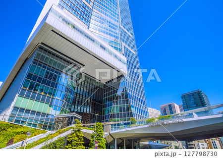 日本の東京都市景観 虎ノ門ヒルズステーションタワー（虎ノ門ヒルズ駅）などを望む 127798730