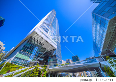 日本の東京都市景観 虎ノ門ヒルズステーションタワー（虎ノ門ヒルズ駅）などを望む 127798744