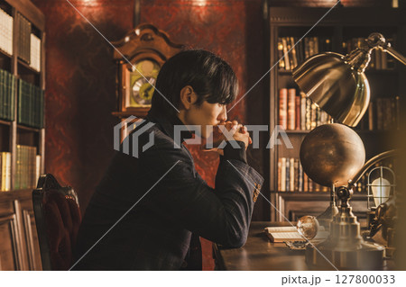 考える男性 考える男性 127800033