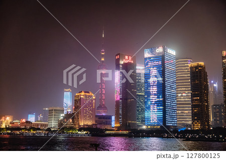 上海 外滩 バンドの夜景 黄浦江ライトアップ 上海 外滩 バンドの夜景 黄浦江ライトアップ 127800125