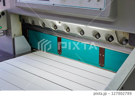 Cutting paper guillotine Shears machine for printing Cutting paper guillotine Shears machine for printing 127802789