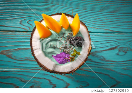Spirulina bowl smoothie in coconut blackberry mango 127802950