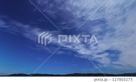 澄んだ青空に多様な雲が広がった爽快な朝空・秋・超広角・空主体・241011am 澄んだ青空に多様な雲が広がった爽快な朝空・秋・超広角・空主体・241011am 127803273