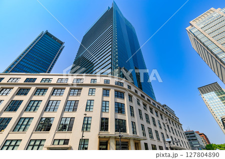 東京 千代田区 丸の内の都市風景 KITTE丸の内とJPタワー 東京 千代田区 丸の内の都市風景 KITTE丸の内とJPタワー 127804890