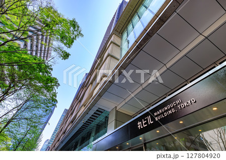 東京　千代田区 丸の内の都市風景　丸の内ビルディング 127804920