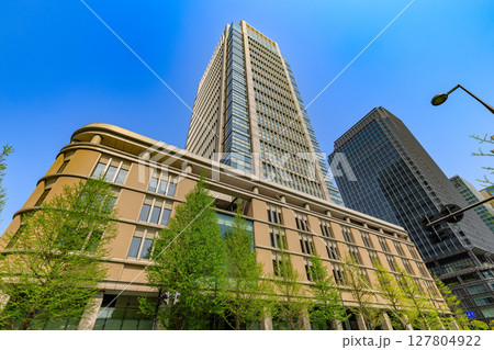東京　千代田区 丸の内の都市風景　丸の内ビルディング 127804922