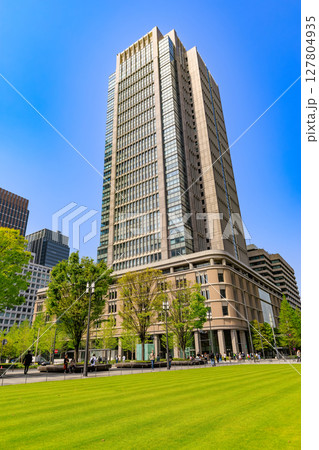 東京　千代田区 丸の内の都市風景　丸の内ビルディング 127804935