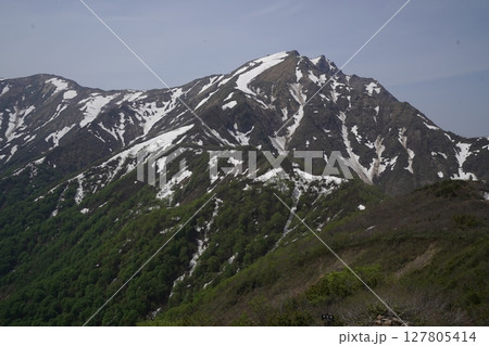 群馬県谷川岳 天神平駅から峠リフトで天神峠に到着 展望台から白毛門方面を見る 2025年5月21日 群馬県谷川岳 天神平駅から峠リフトで天神峠に到着 展望台から白毛門方面を見る 2025年5月21日 127805414