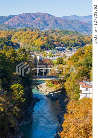 秋の長野県飯田市　紅葉の天龍峡 127805662