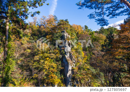 秋の長野県飯田市 紅葉の天龍峡 龍角峯(天龍峡十勝) 秋の長野県飯田市 紅葉の天龍峡 龍角峯(天龍峡十勝) 127805697