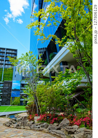 若葉と新緑の大名ガーデンシティ 127806129