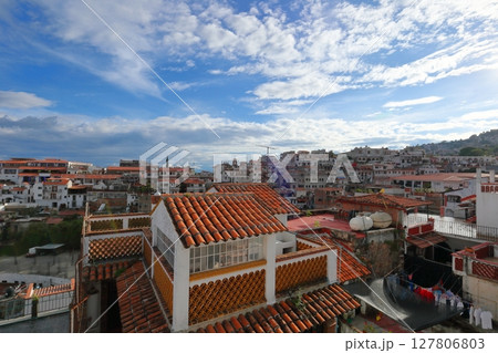 中米メキシコの観光地タスコの街並み 127806803