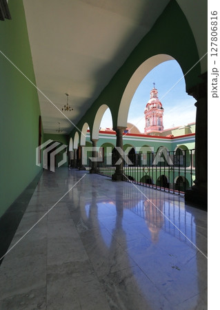 中米メキシコの観光地プエブラの街を散策 127806816