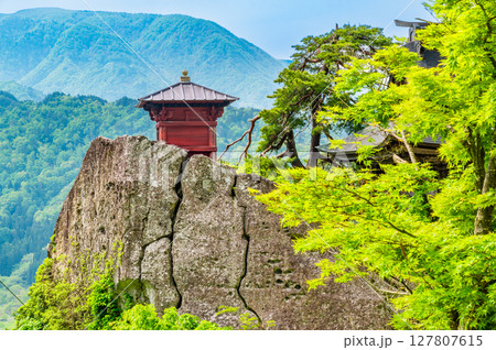 山形 立石寺　百丈岩に建つ納経堂　 127807615