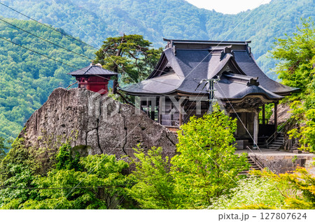 山形 立石寺　納経堂と開山堂 127807624
