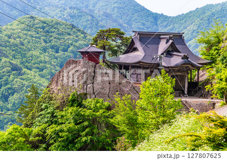 山形 立石寺　納経堂と開山堂 127807625