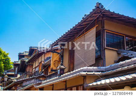 【京都風景】清水寺参道 風情ある京町屋の景色 【京都風景】清水寺参道 風情ある京町屋の景色 127808449