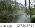上高地　雨あがりの朝の風景 127808719