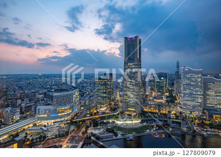 神奈川県横浜市みなとみらいの夜景 127809079