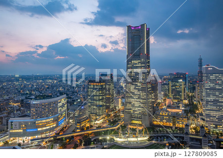 神奈川県横浜市みなとみらいの夜景 神奈川県横浜市みなとみらいの夜景 127809085