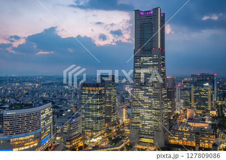 神奈川県横浜市みなとみらいの夜景 127809086