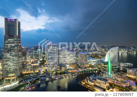 神奈川県横浜市みなとみらいの夜景 127809097