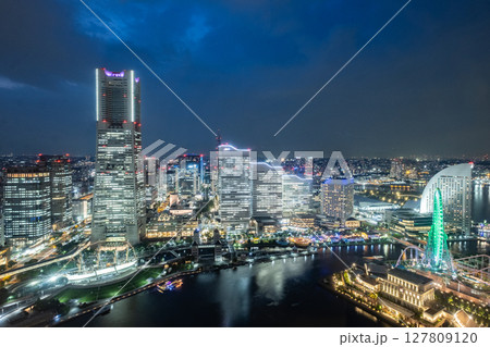 神奈川県横浜市みなとみらいの夜景 127809120