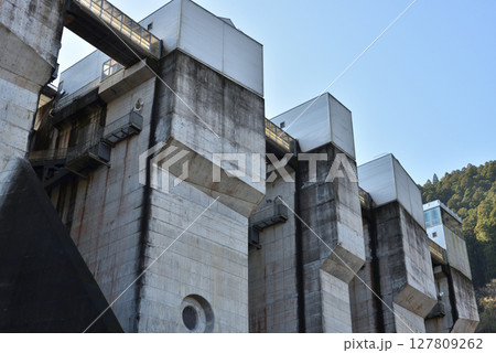 日吉ダム　ラジアルゲート(京都府南丹市) 127809262