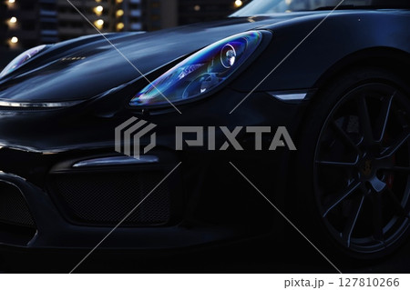 艶々の黒いスポーツカー 127810266