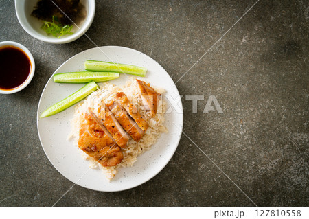 Grilled Chicken with Steamed Rice 127810558