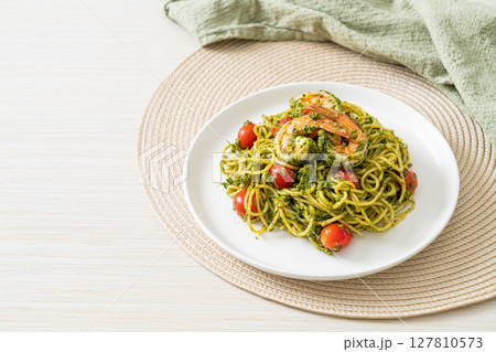 Spaghetti with prawns or shrimps in homemade pesto sauce Spaghetti with prawns or shrimps in homemade pesto sauce 127810573