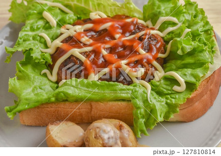 ハンバーグトースト 127810814