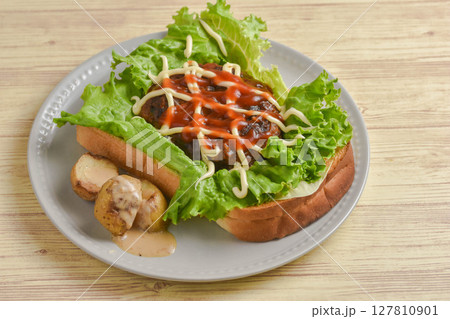 ハンバーグトースト 127810901