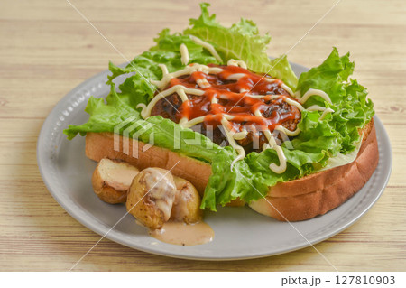 ハンバーグトースト 127810903