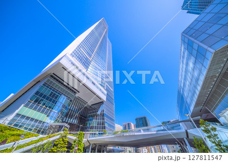 日本の東京都市景観 新時代に希望の光…虎ノ門ヒルズステーションタワー（虎ノ門ヒルズ駅）などを望む 127811547