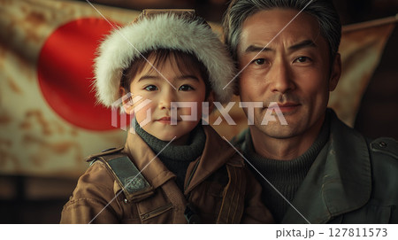 戦時中の親子写真 127811573