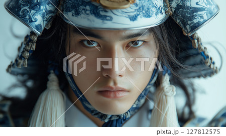 美しい龍の甲冑 127812575