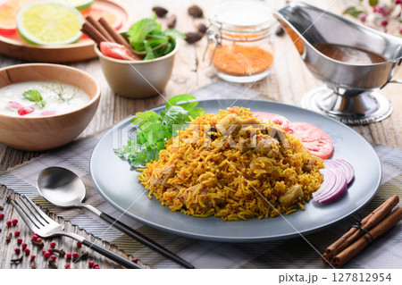 インド料理 チキンビリヤニとライタ （ インド風ヨーグルトサラダ ） 127812954