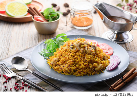 インド料理 チキンビリヤニとライタ （ インド風ヨーグルトサラダ ） 127812963