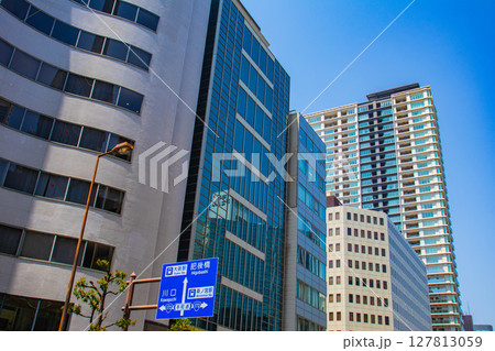【大阪風景】四つ橋筋沿いのビル群（西本町から渡辺橋北詰まで） 127813059
