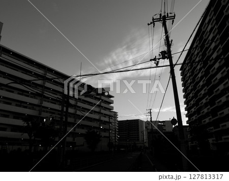 梅雨明けの日没前 127813317