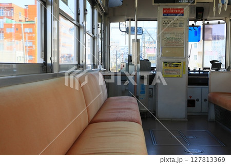 阪堺電車の車内　チンチン電車の車内 127813369