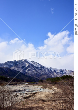 大町市風景~鹿島大橋から冠雪した山を眺める~ 大町市風景~鹿島大橋から冠雪した山を眺める~ 127817303