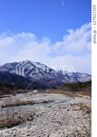 大町市風景~鹿島大橋から冠雪した山を眺める~ 大町市風景~鹿島大橋から冠雪した山を眺める~ 127817305