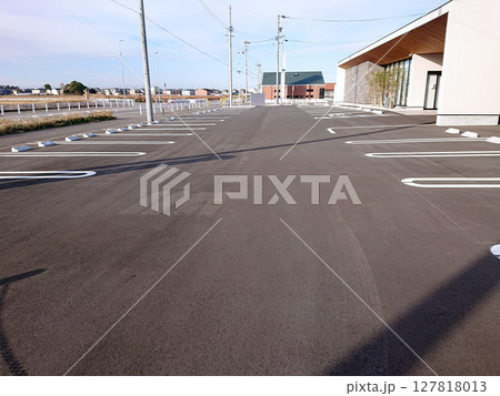 Parking lot in office / 町の小規模オフィスに隣接する駐車場(新設・リビルド) Parking lot in office / 町の小規模オフィスに隣接する駐車場(新設・リビルド) 127818013