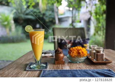 バリ島　スミニャック　カフェ 127818820