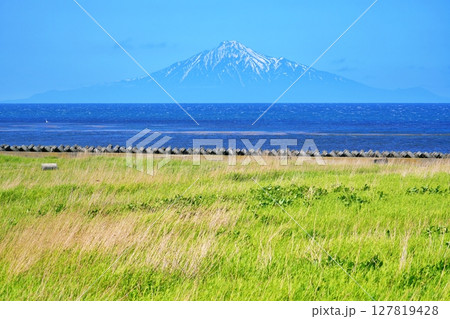 サロベツ原野と利尻富士の風景 127819428