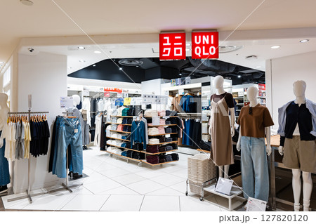 ユニクロ アトレ吉祥寺店でお買物　東京都武蔵野市吉祥寺南町 127820120