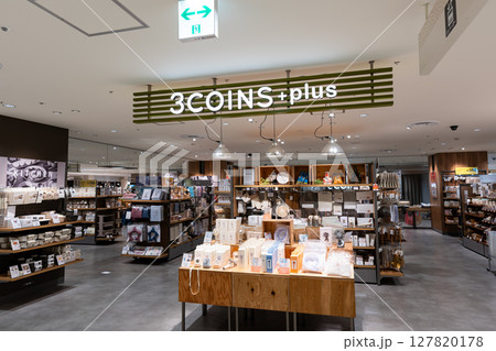 3COINS+plus 東急百貨店吉祥寺店でお買物　東京都武蔵野市吉祥寺本町 127820178